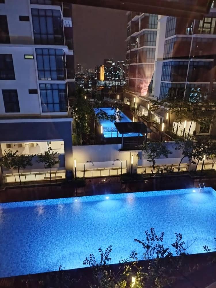 Cozy Haven Queen Free Private Parking Netflix Apartment