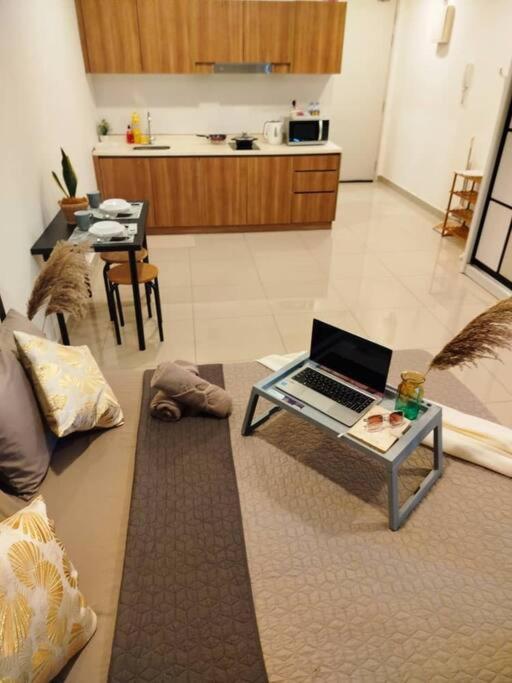 Cozy Haven Queen Free Private Parking Netflix Apartment