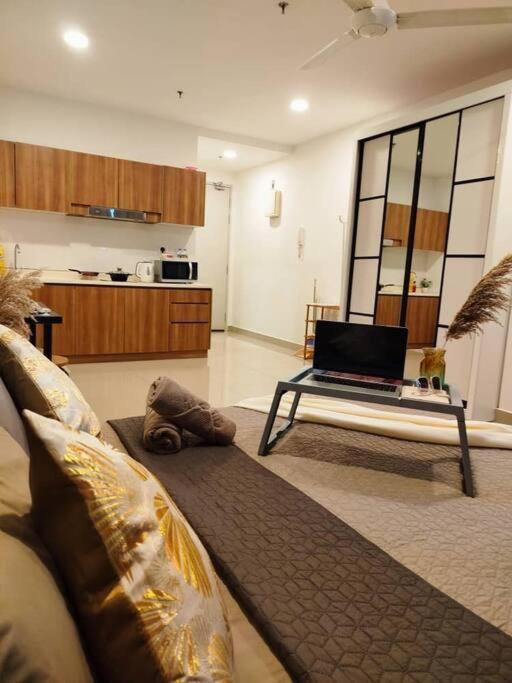 Cozy Haven Queen Free Private Parking Netflix Apartment Petaling Jaya